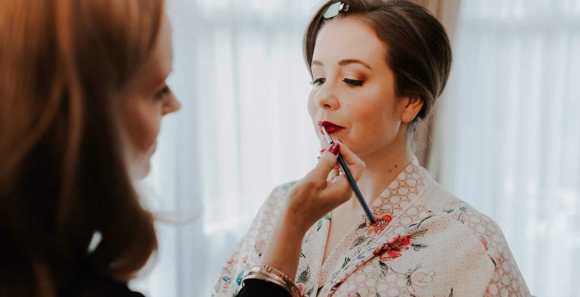 4 Tips To Find Your Perfect Wedding Make-Up Artist